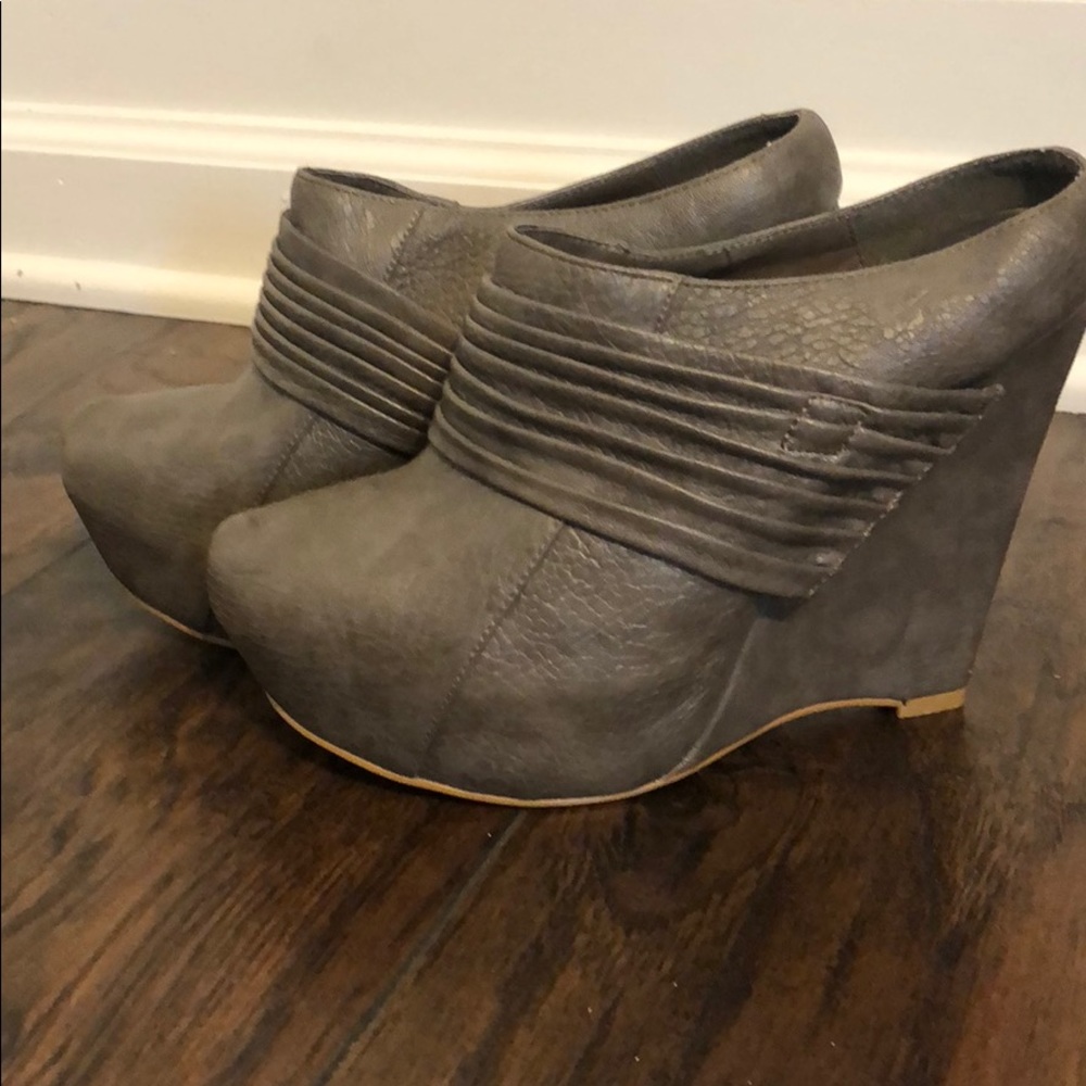 Cute wedge heels!